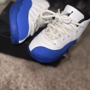 Jordan Kids Sneakers in White and Blue